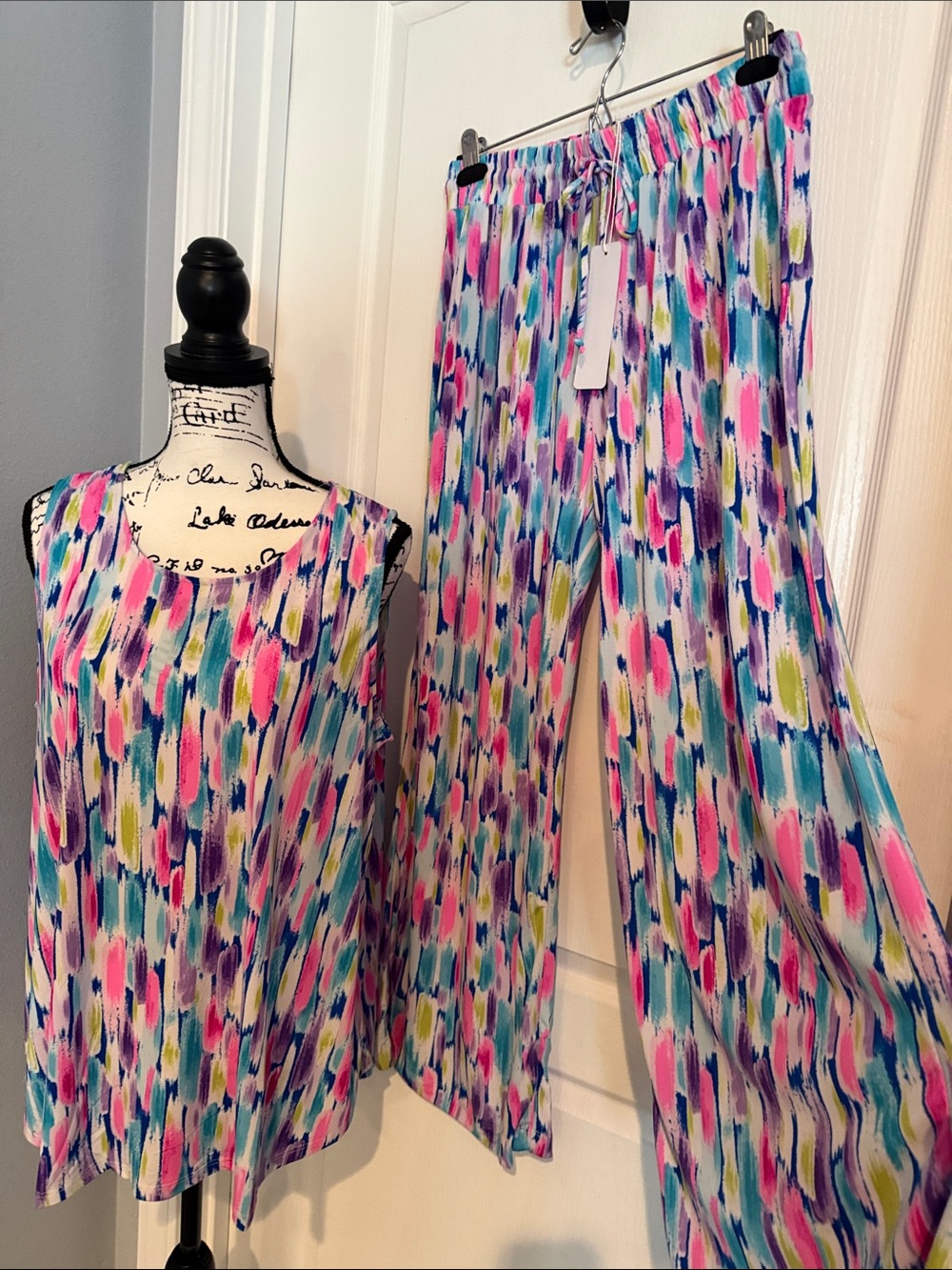 Dear Scarlett Boutique Sleeveless Brushstroke Print Tank Top and Pant Set - Picture 2 of 14